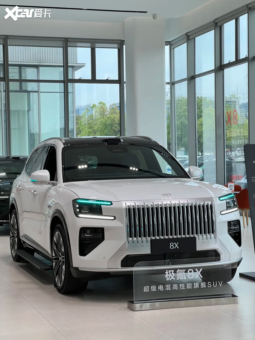 35-45万混动SUV怎么选？极氪8X凭900V架构打破选车纠结