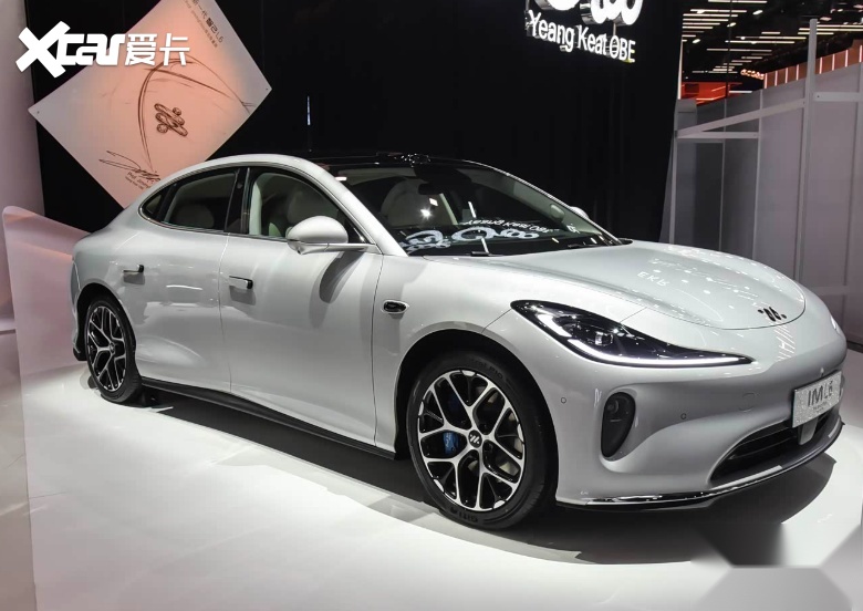 全新一代智己L6 Prof. Jimmy Choo高定限量版太时髦了