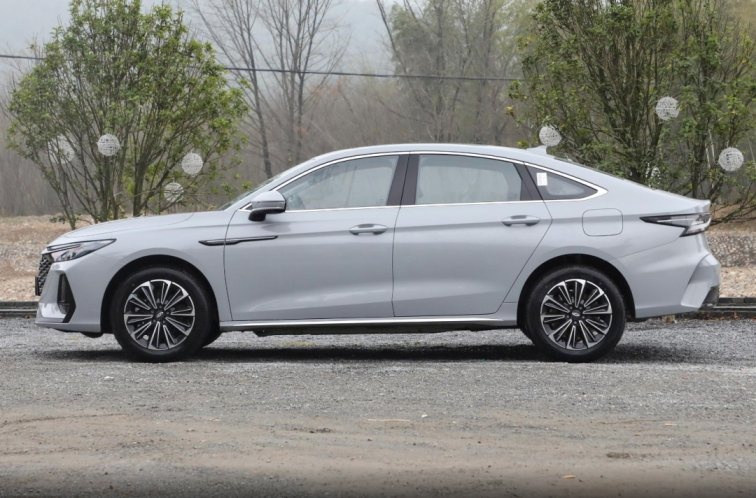 续航1400km，馈电油耗4.2L，1.5T插混奇瑞风云A8家用如何？