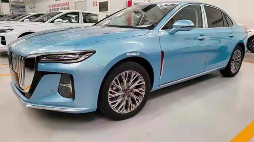 实拍全新红旗H5，车身尺寸更大，搭2.0T发动机，值得期待