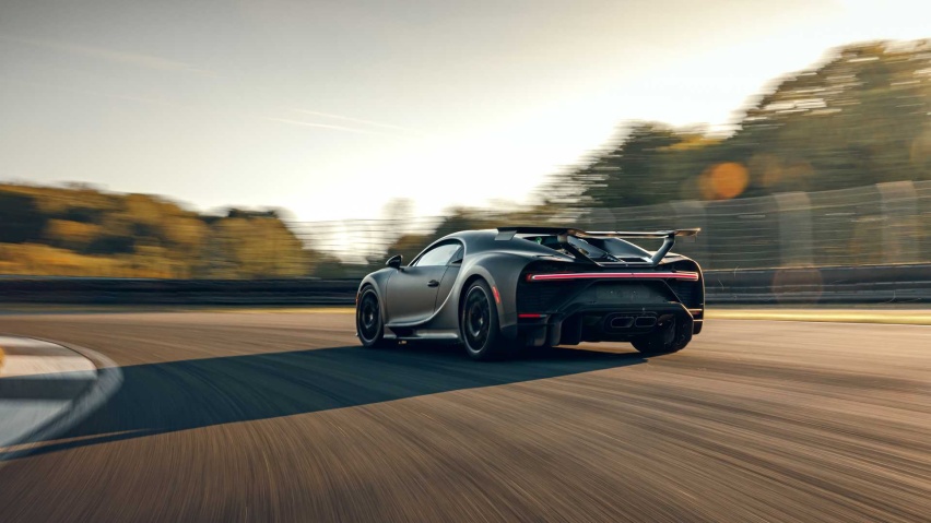 300万欧元的布加迪Chiron Pur Sport赛道亮相