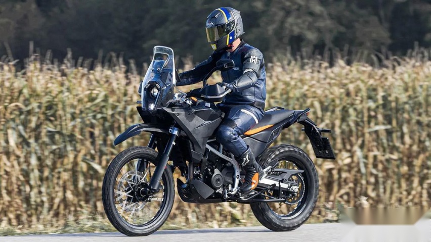 引擎轻量化且动力更强，2025大改款KTM 390 ADV测试车曝光