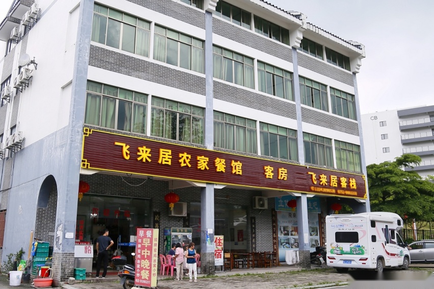 买车送两室一厅？这自动挡房车还带厨房冰箱 而且C1驾照轻松开！