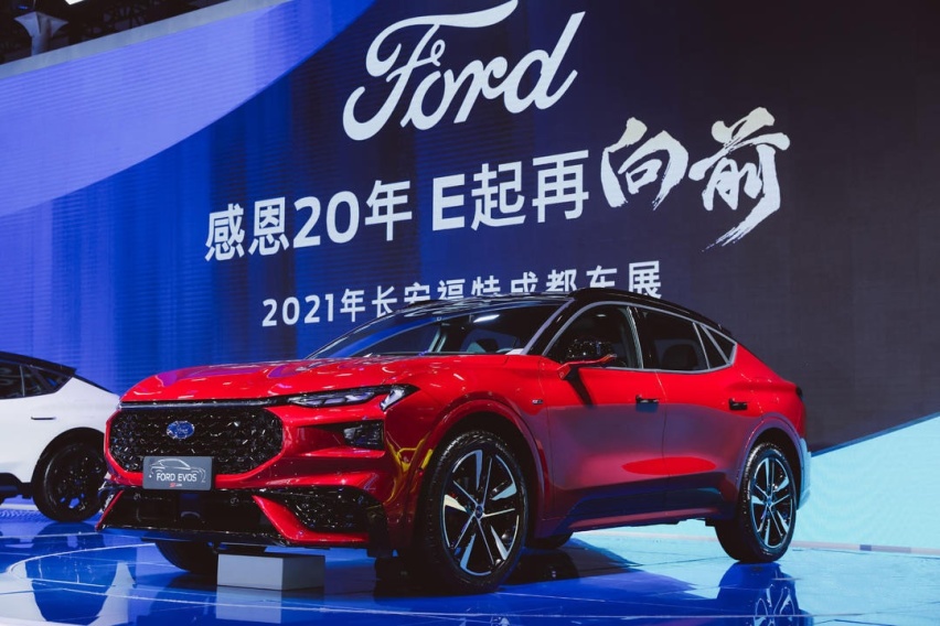 做燃油车的“另类”，长安福特EVOS图什么？