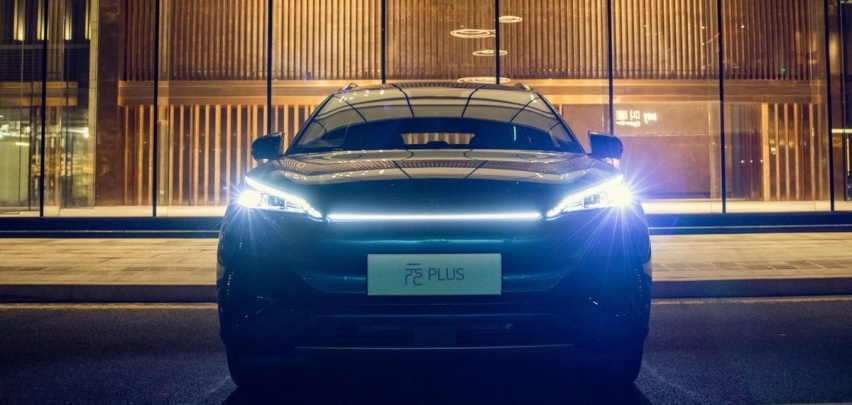 左手刀片电池，右手e平台3.0，元PLUS卖20.41万起，老外说不贵