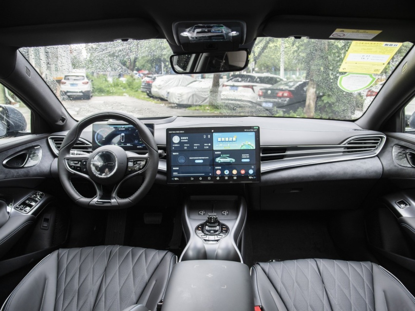 比亚迪海豹、长安深蓝SL03和特斯拉Model 3怎么选