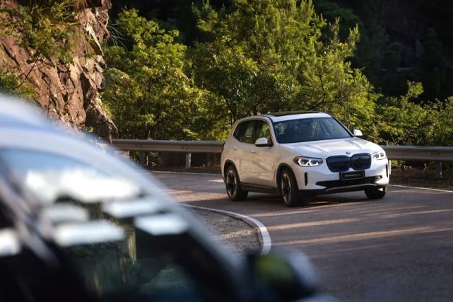 试驾 BMW iX3：体验新时代的可持续发展