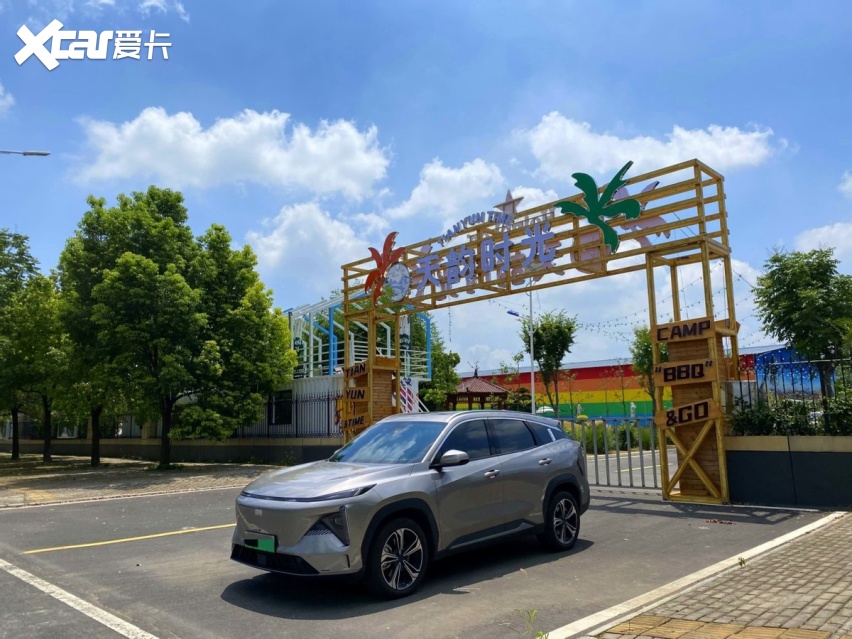 家用市场谁更香，银河L7对比宋PLUS DM-i，谁更懂年轻人的心？