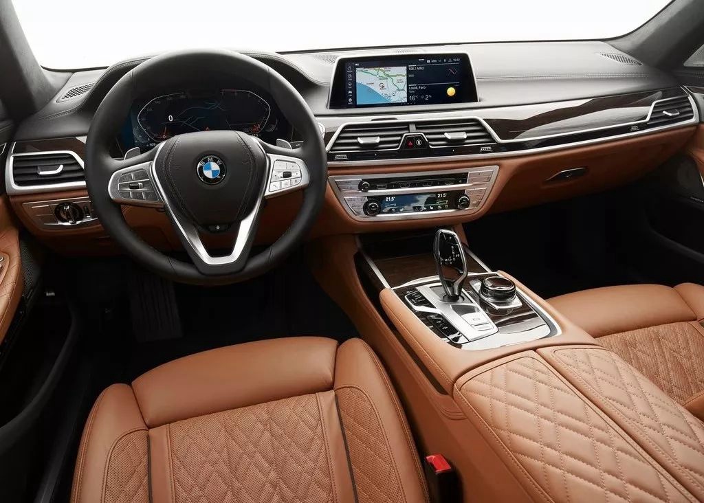 新BMW 7系上市！科技、智能、驾乘全面提升！真香！