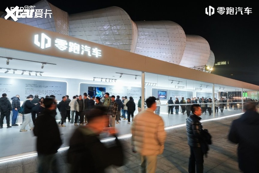 零跑D19与D99双旗舰亮相，以技术硬实力破局豪华旗舰市场