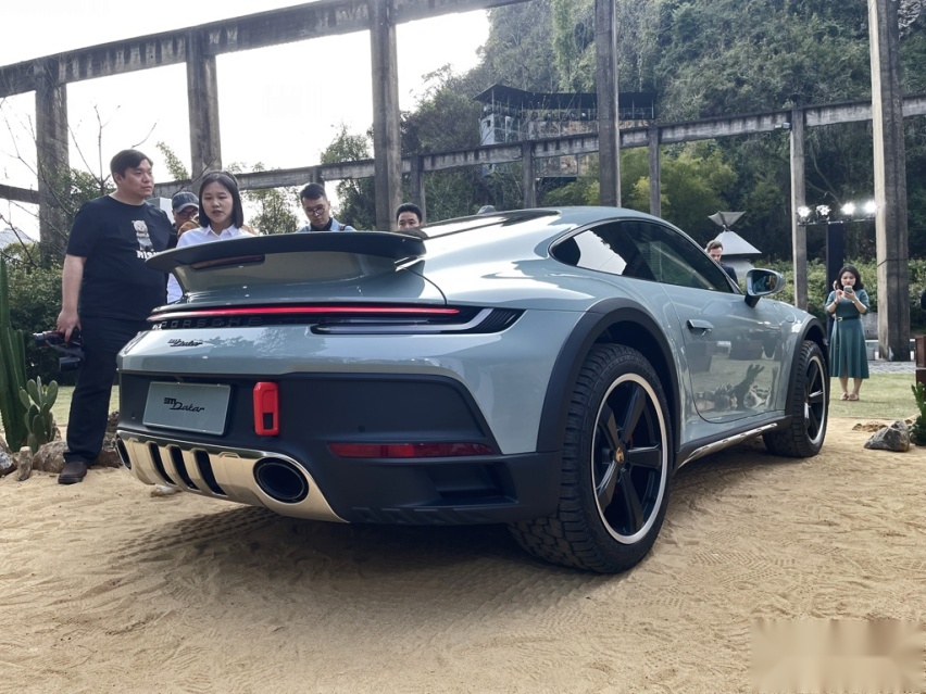 实拍：能越野的双门跑车，保时捷911 Dakar中国首发