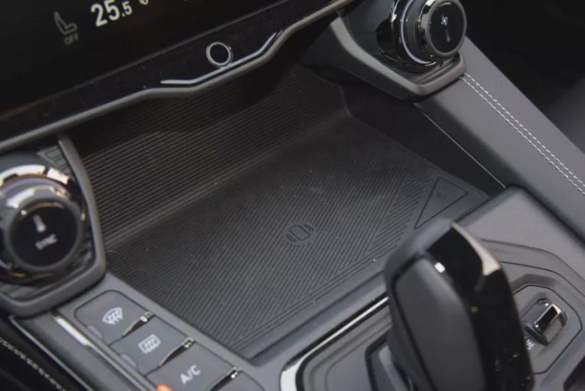 领克01 PHEV PLUS购车手册：售价19.77万元，车叔为何不推