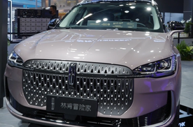 20万级豪华SUV怎么选？全新林肯冒险家VS 凯迪拉克XT4