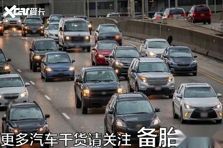 堵车的时候老老实实排队快,还是穿插加塞快