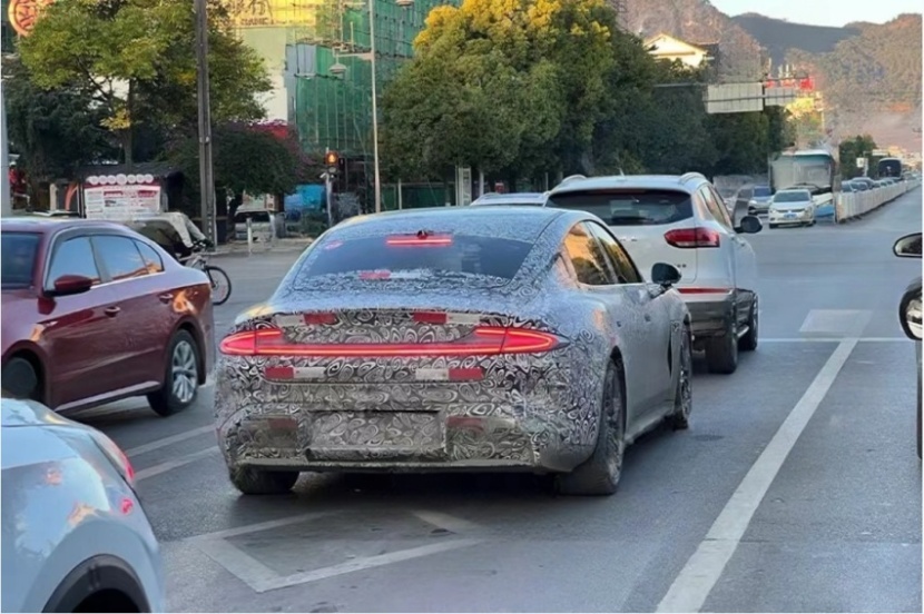 雷军下场造车，小米SU7即将到来