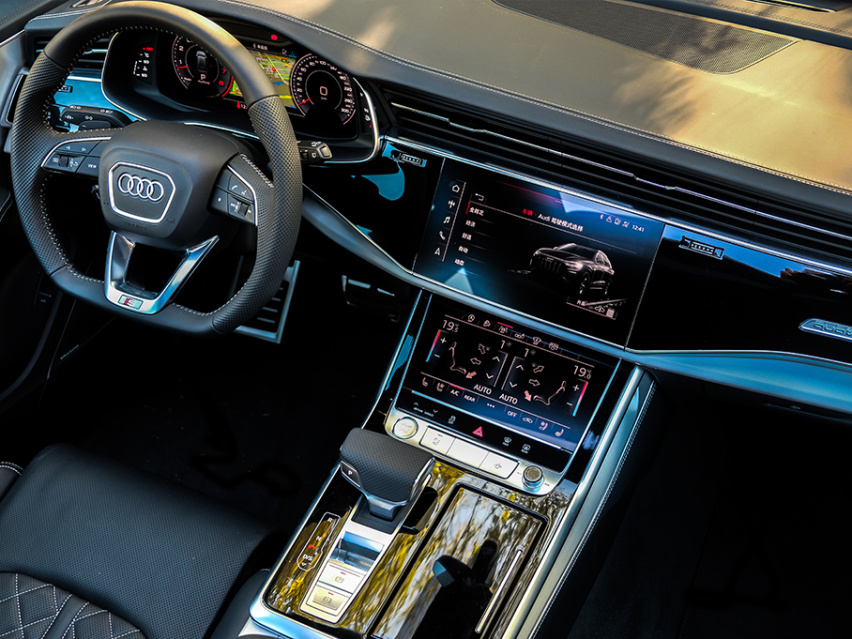 极具超跑风格的旗舰SUV：体验并解读全新奥迪Q8