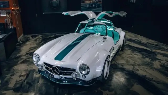 30万的特斯拉Model 3改成千万神车奔驰300SL，看完心动了！