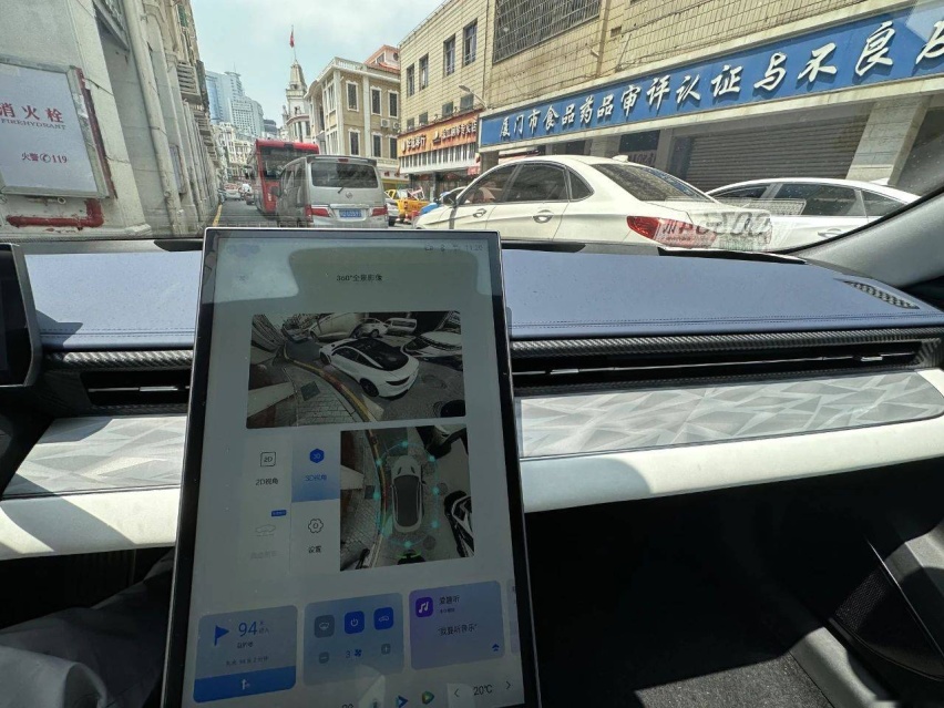 200万以内最好的跑车 出现在厦门街头 试驾哪吒GT