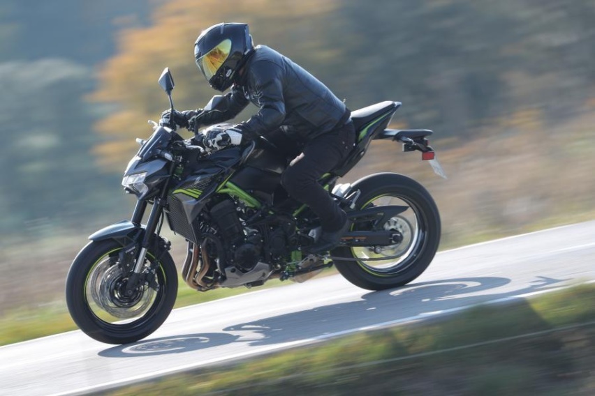 MT-09/Z900/STREET TRIPLE RS对比