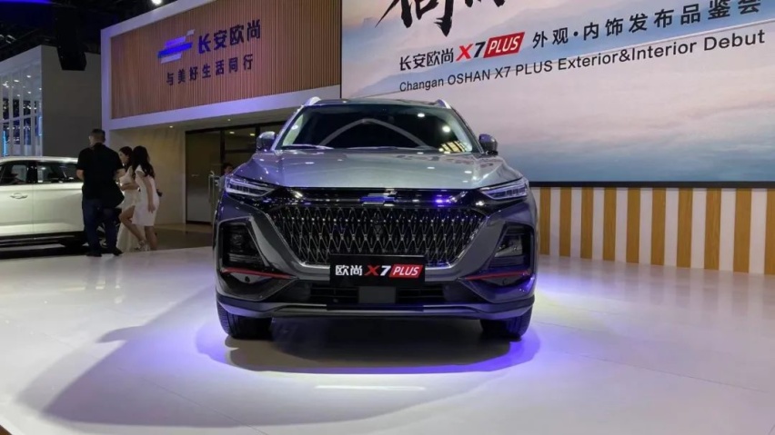 重庆车展丨科技感与质感兼顾，长安欧尚X7 PLUS内饰发布