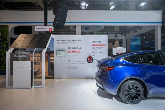 Model S/X Plaid国内首秀，特斯拉进博会上释放“纯电掌控力