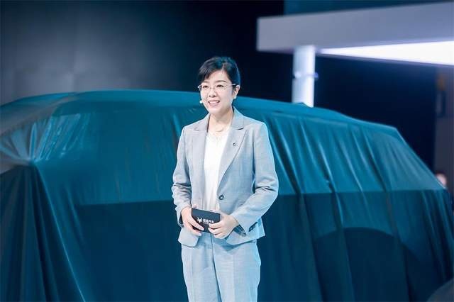 三款新车联袂亮相 更懂用户的极狐汽车惊艳上海车展