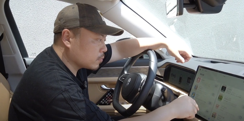 汽车越来越像加轮子的手机?试驾问界M5,车机能否填补其他产品力