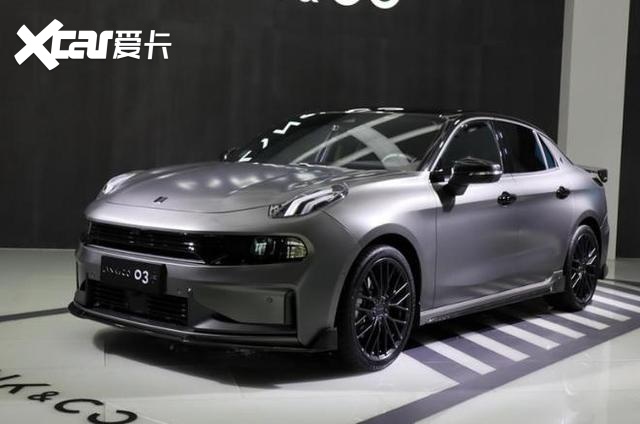 主要不同在于领克03冠军版新增了灰色配色,领克03 冠军定制版新增了