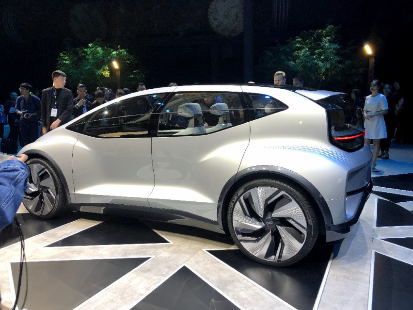实拍|全新奥迪概念车AI:ME发布 控制单元采用可伸缩设计