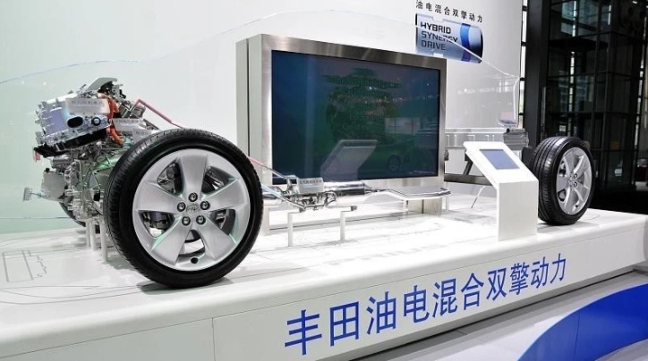 丰田销量最差TNGA车型，加持双擎后，奕泽和C-HR能崛起？