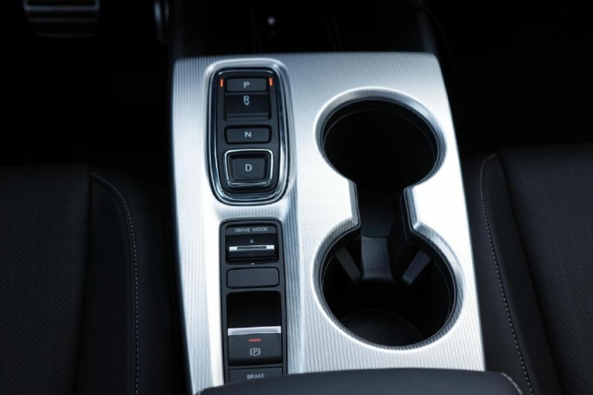 试驾型格HATCHBACK混动版：比高尔夫油耗更低、空间更大