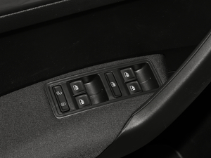 2018款1.5L 自动风尚版 主驾车窗控制区	