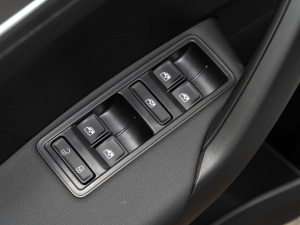 2021款1.5L 自动舒适版 主驾车窗控制区	