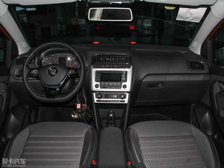 2014Cross Polo 1.6L Զ