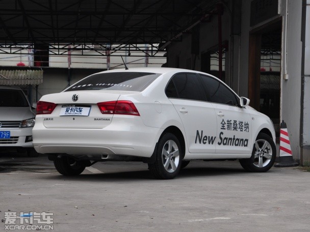 上海大众2015款桑塔纳