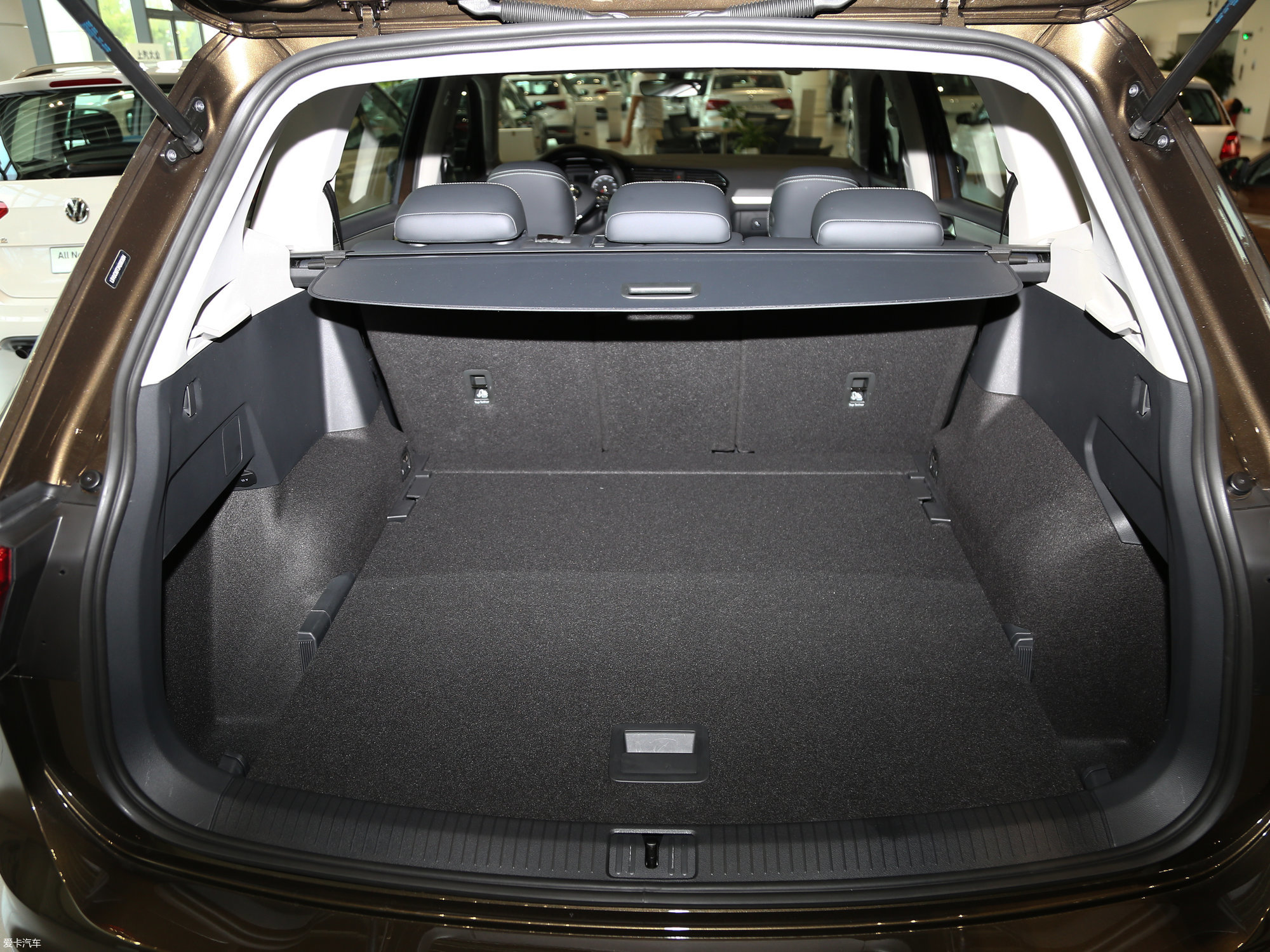 【2017款途观l330tsi 豪华版_空间座椅_127/1951张图片】_汽车图片