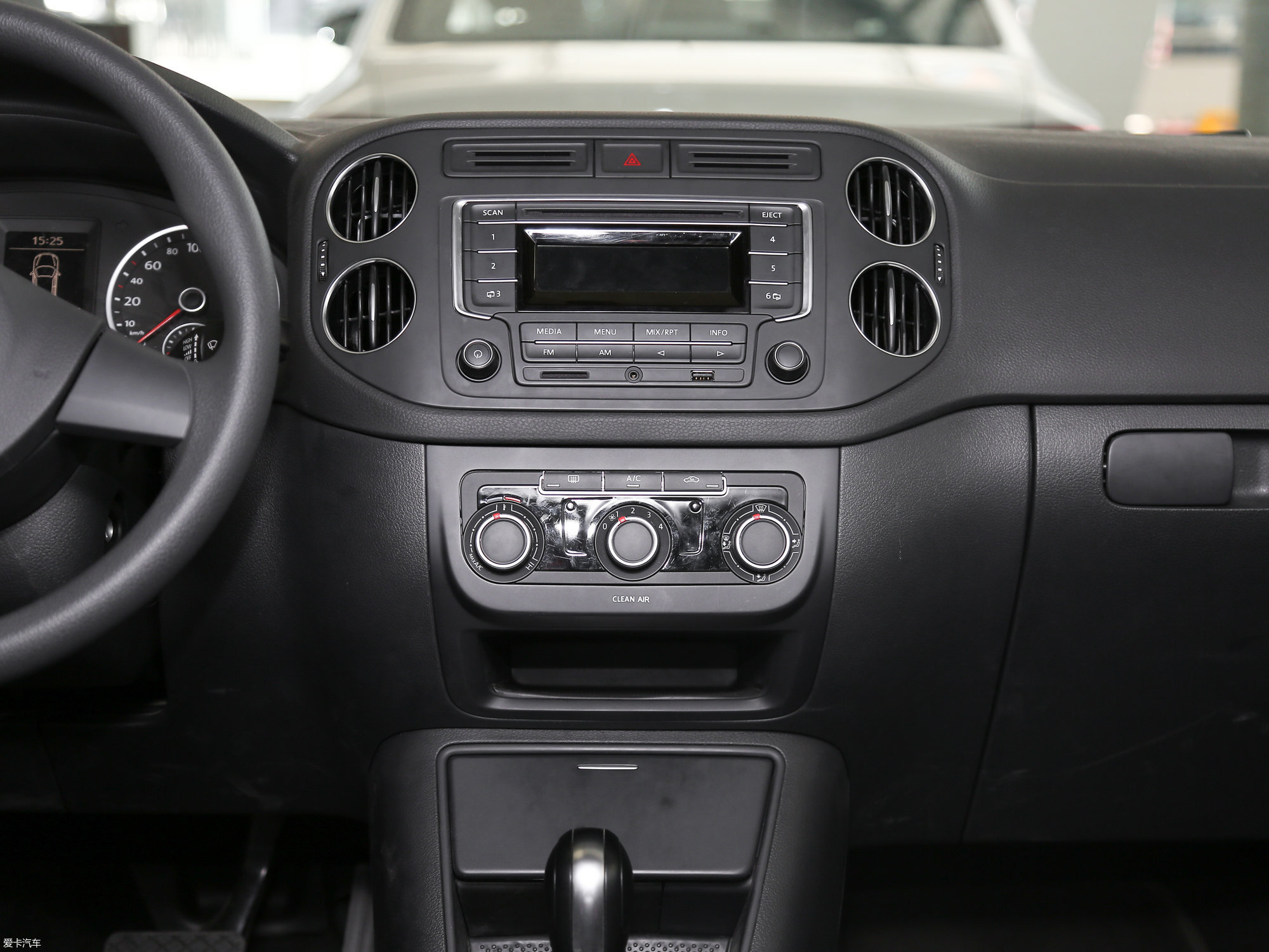 【2017款途观300tsi 自动两驱丝绸之路风尚版_中控区_2/219张图片】