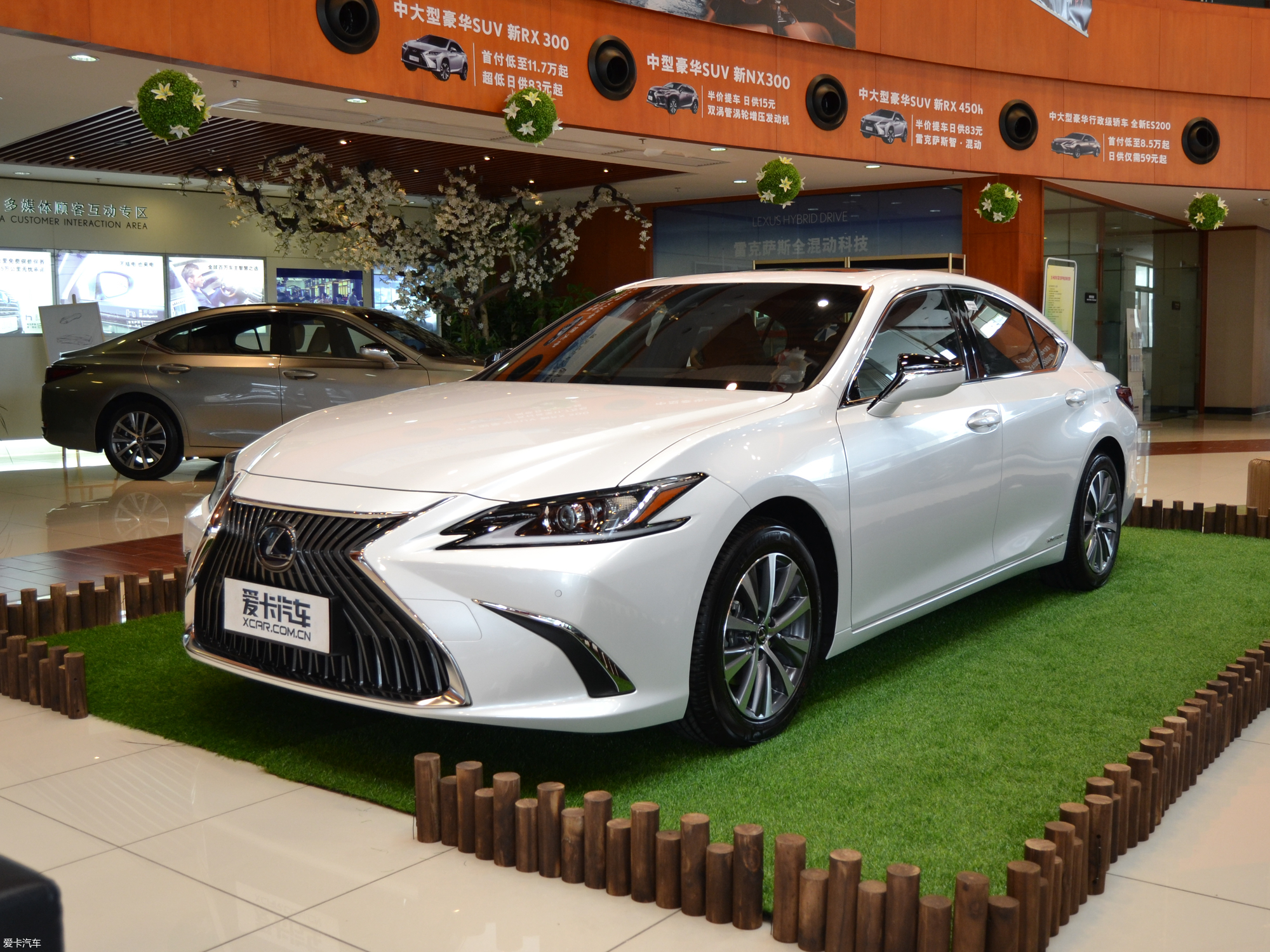 【2018款雷克萨斯es300h 卓越版 国v_整体外观_2/3206张图片】_汽车