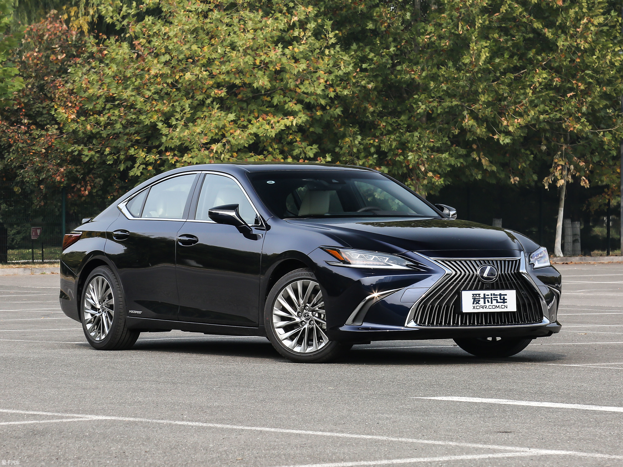 【2018款雷克萨斯es300h 行政版_整体外观_20/2906张图片】_汽车图片
