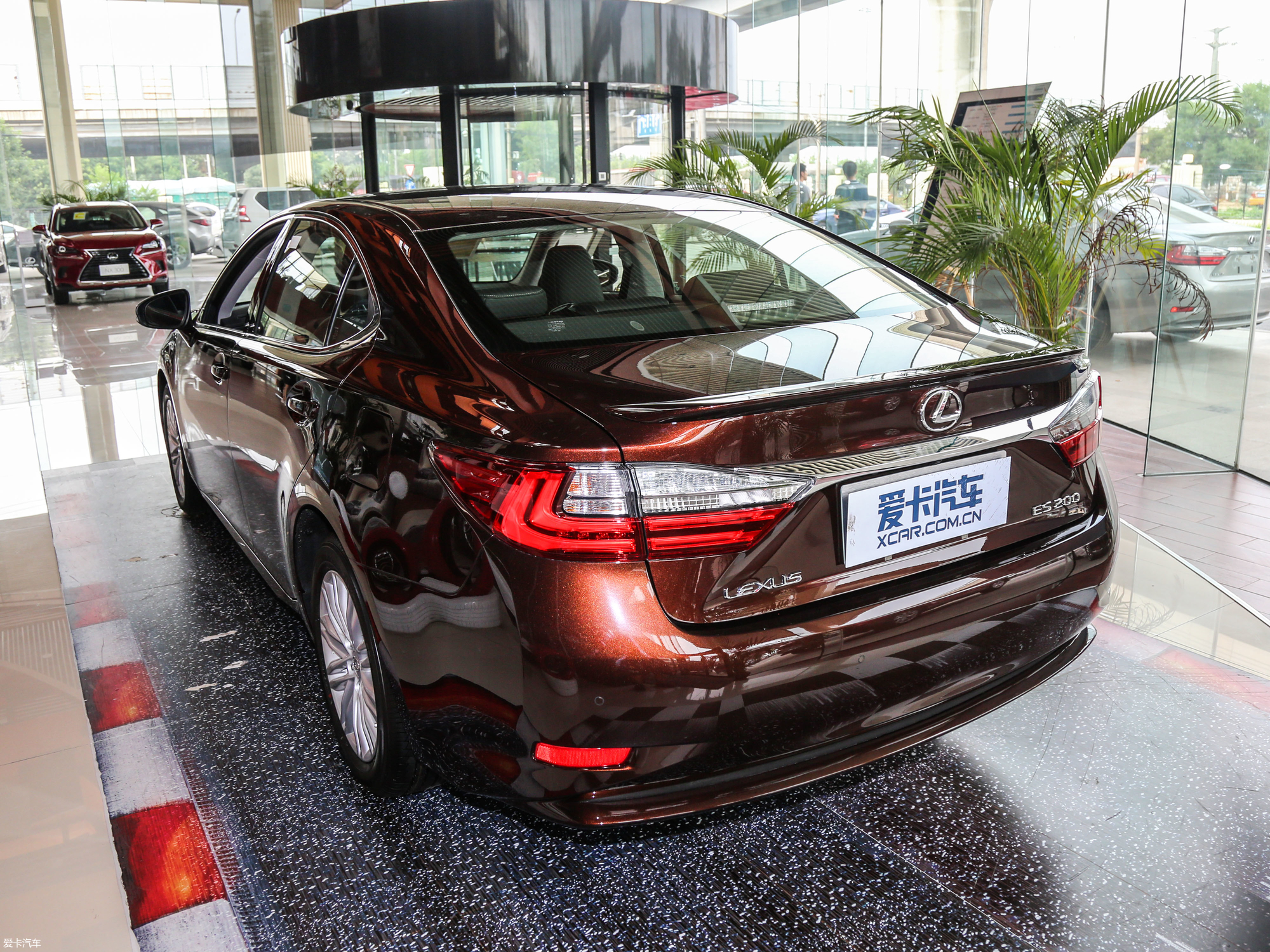 【2016款雷克萨斯es200 midnight特别限量版_整体外观_3/126张图片】