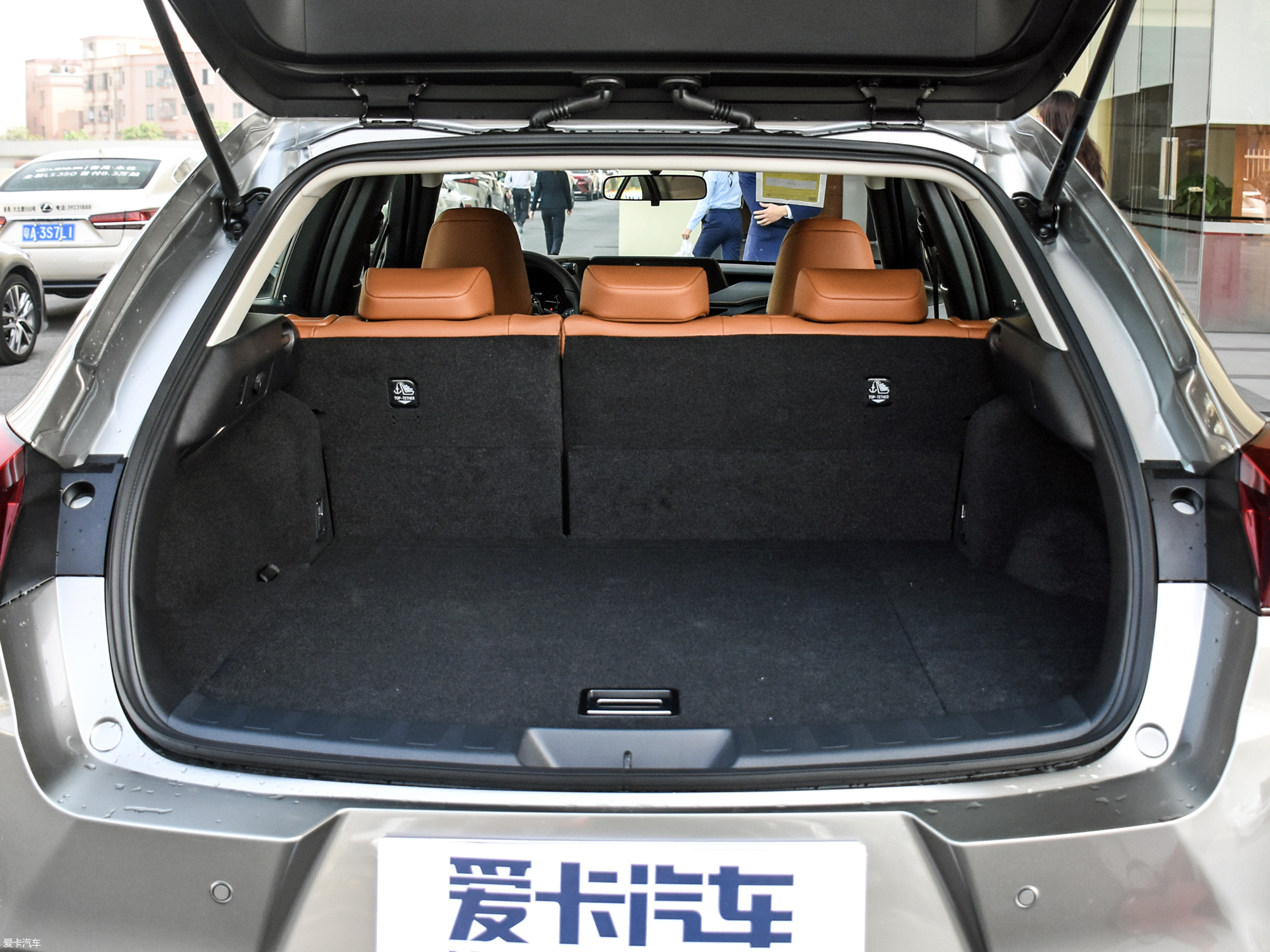 【2019款雷克萨斯ux260h 探·趣版 国v_空间座椅_15/185张图片】_汽车