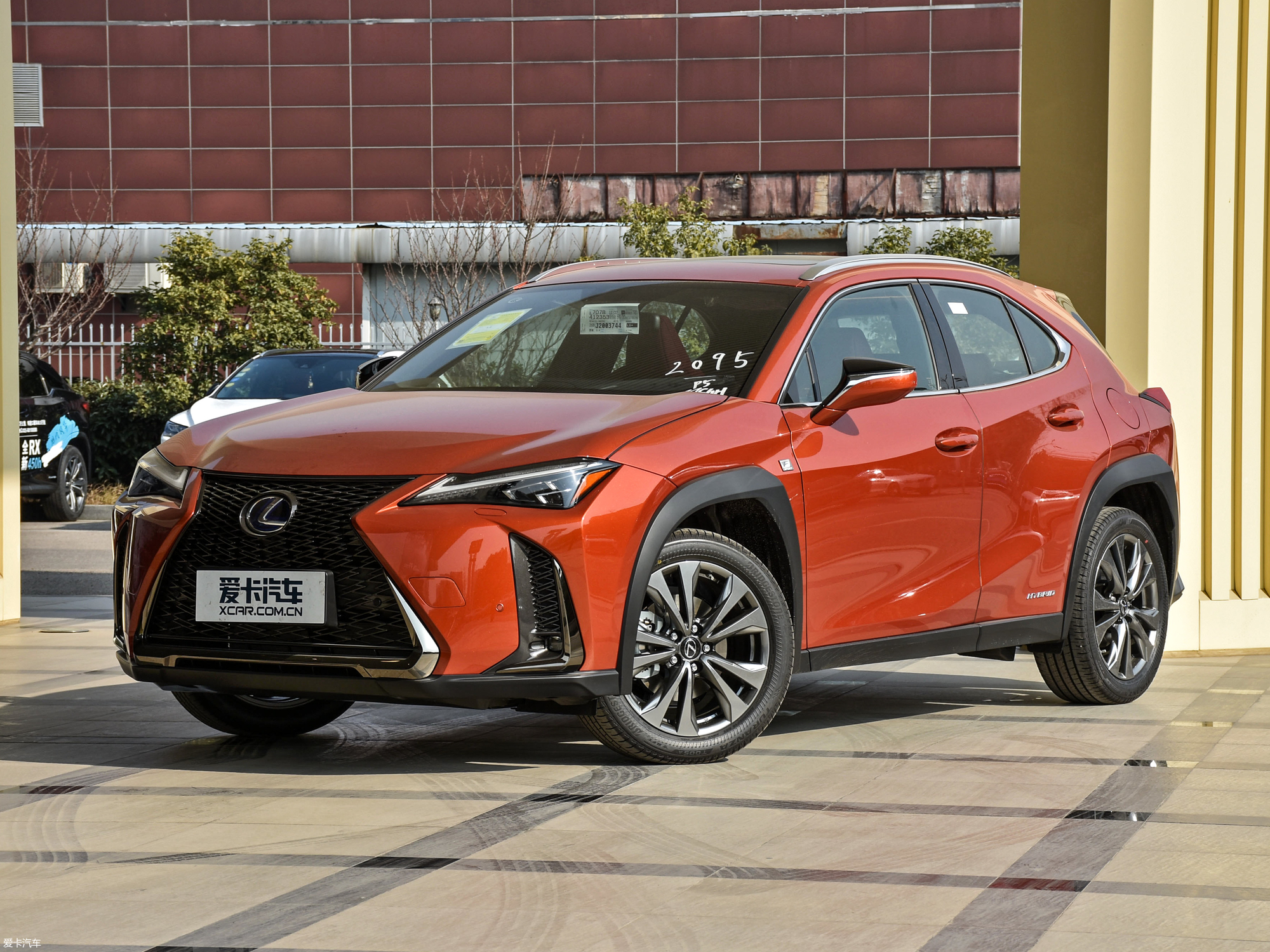 【2019款雷克萨斯ux260h f sport全驱版 国vi_整体外观_2/1856张图片