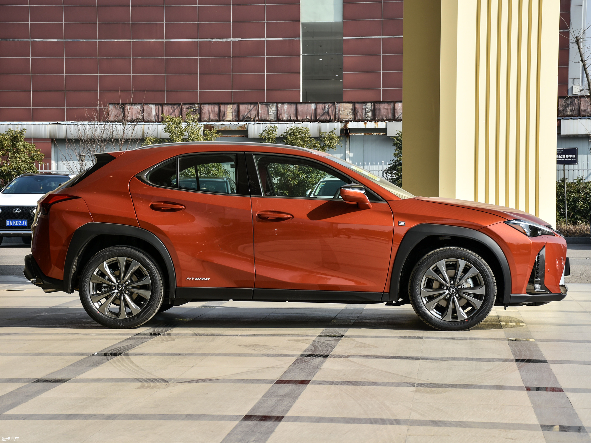 【2019款雷克萨斯ux260h f sport全驱版 国vi_整体外观_7/1856张图片