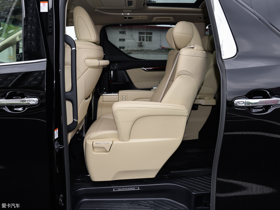 2015款埃尔法 3.5l 豪华版