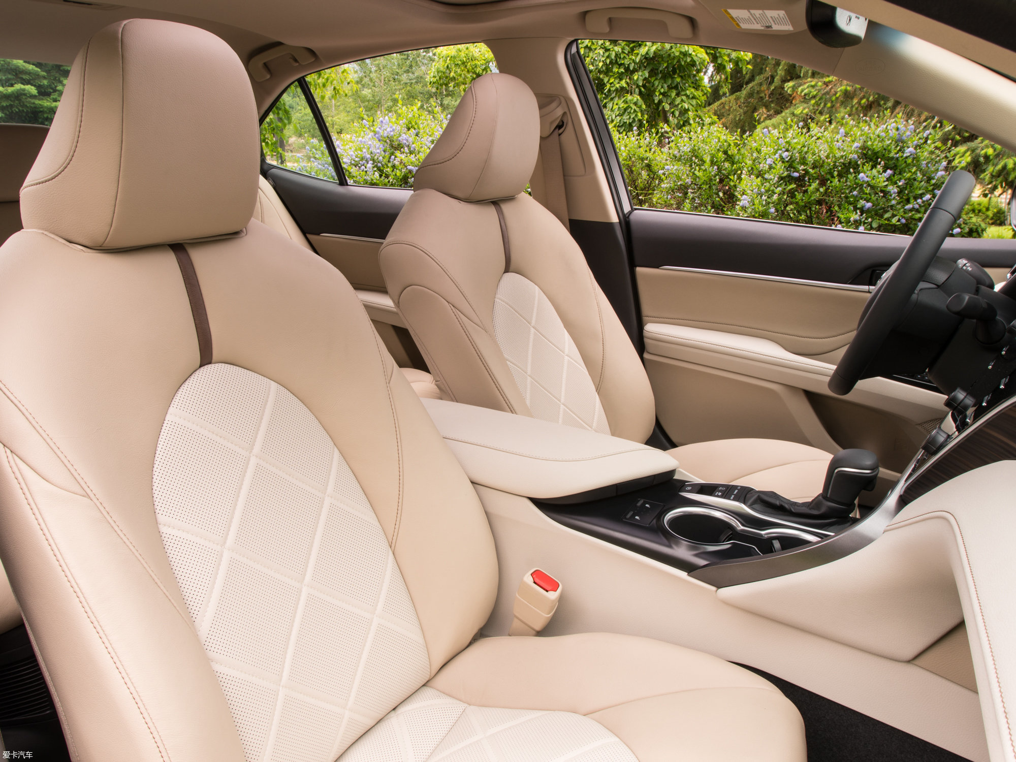 【2018款凯美瑞(海外)hle hev版_空间座椅_4/77张图片】_汽车图片大全