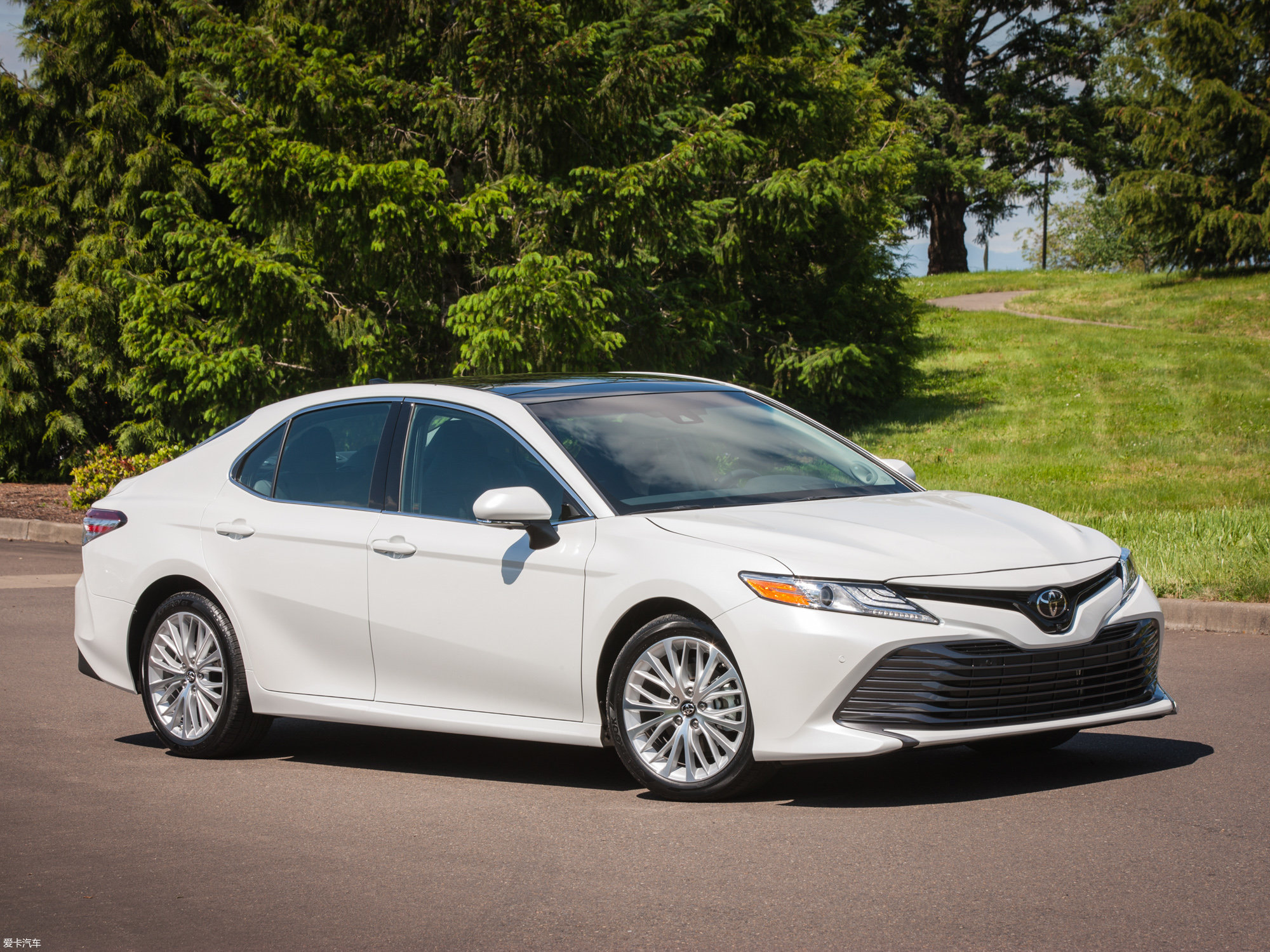 爱卡首页 汽车图片 丰田 凯美瑞(海外) 2018款xle 汽油版  2020款