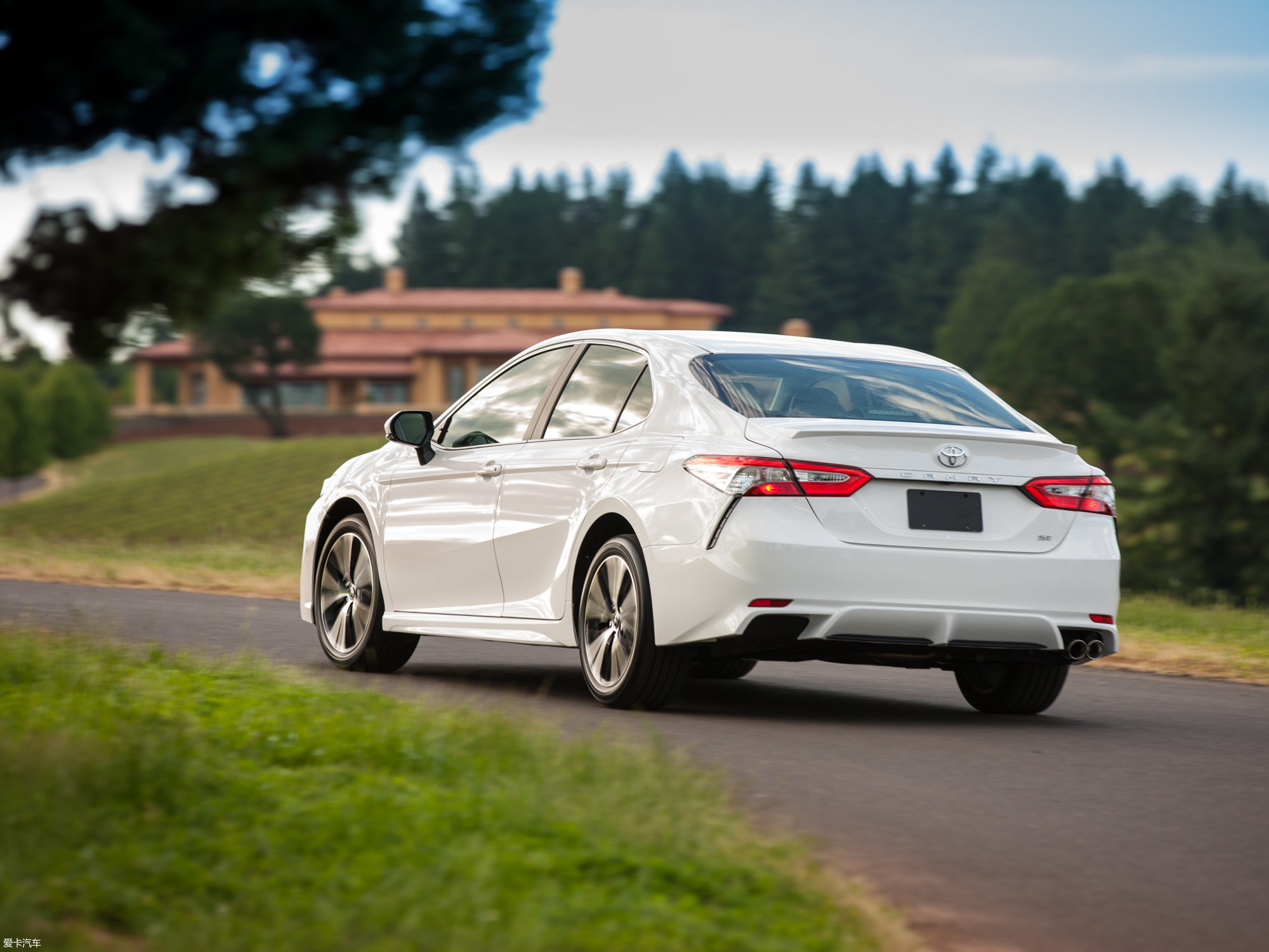 【2018款凯美瑞(海外) se 运动版 _整体外观 _24/99张图片】_汽车图片