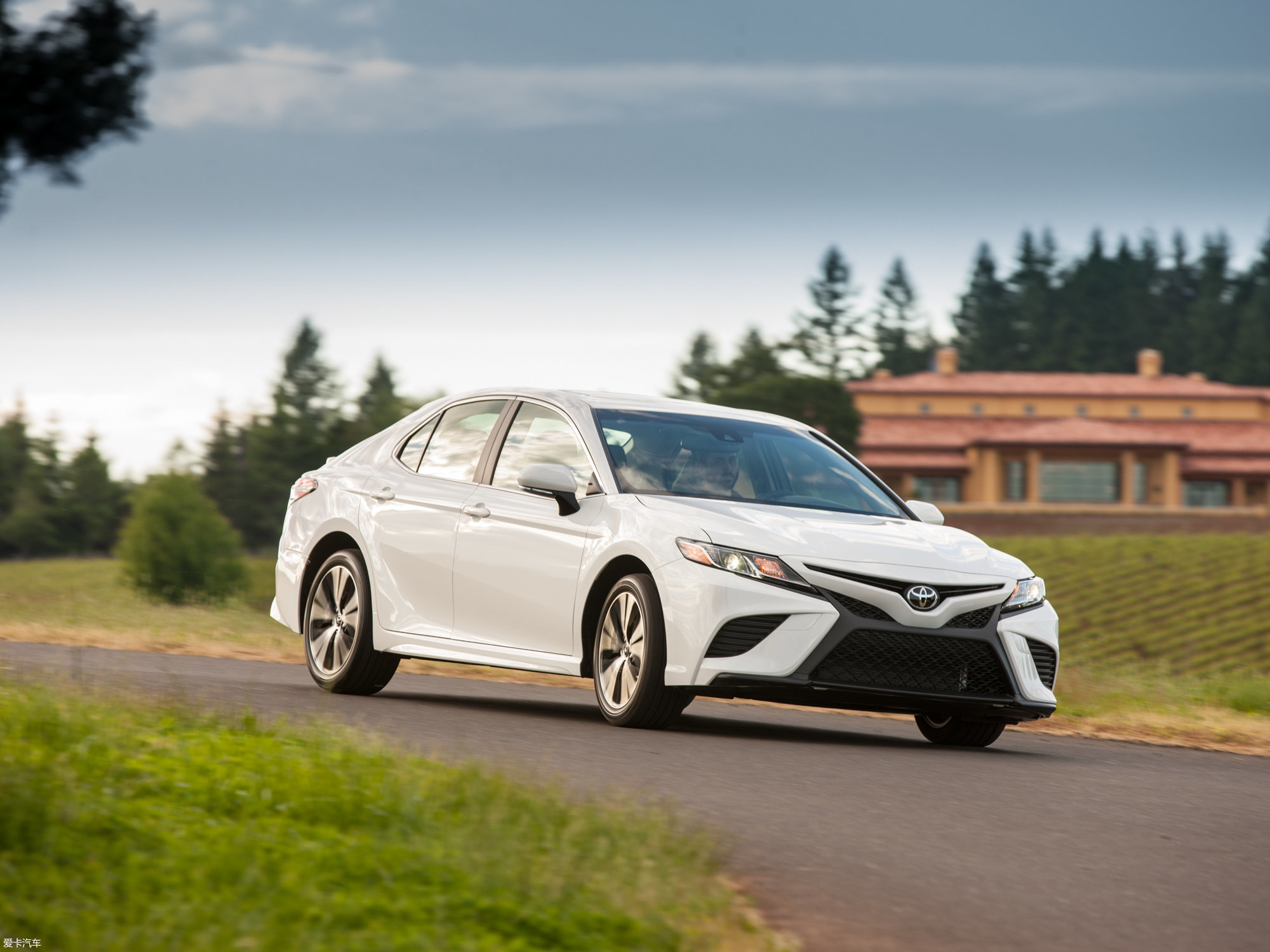 爱卡首页 汽车图片 丰田 凯美瑞(海外) 2018款se 运动版  2021款