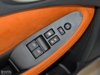 内饰日产370Z主驾车窗控制区