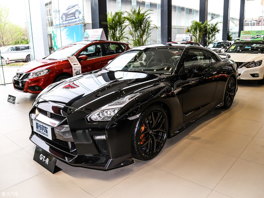 2017款日产gt-r3.8t 黑金刚版
